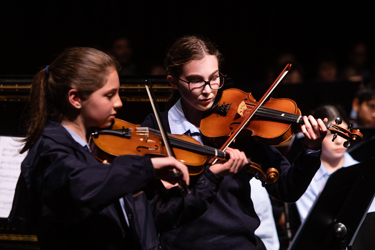 King David students playing violin
